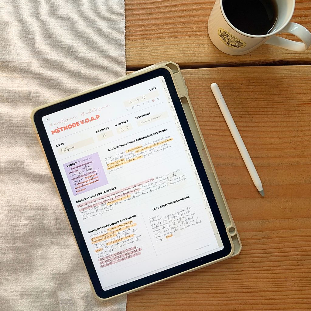 Cœur à Cœur sur iPad avec une fiche de méthode d’étude biblique remplie et annotée
